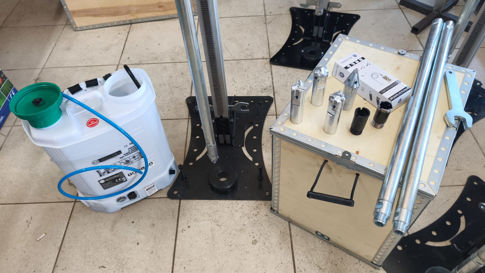 Benzinli Açılı Ayaklı Sehpalı Profosyonel Karot El Sondaj Makinesi